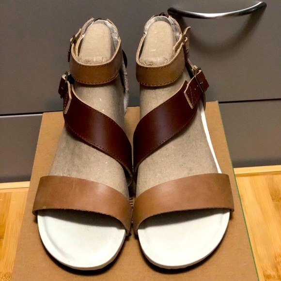 Jambu Brand “Brown & Latte” wedge sandals NWT 7.5